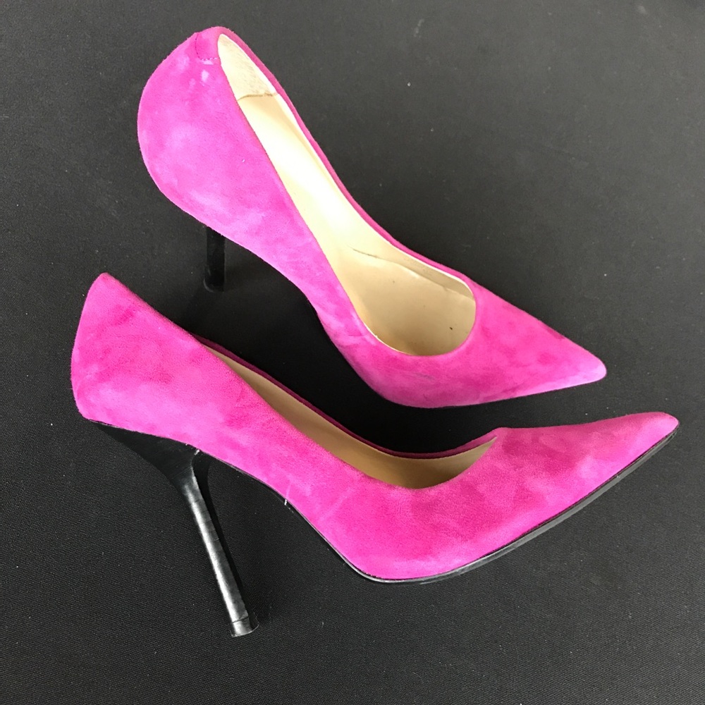 Gorgeous pink suede Guess pumps